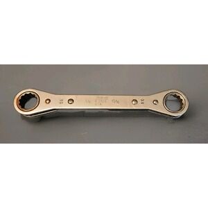Snap-on USA 3/4" x 13/16" Chrome Ratcheting 12-point Box End Wrench R2426